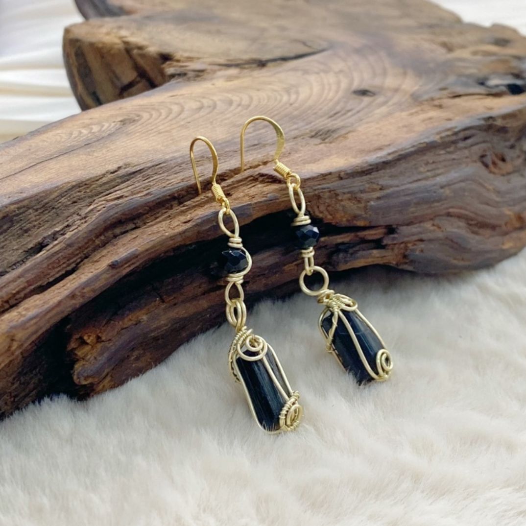 black tourmaline-landing undersea wheel earrings