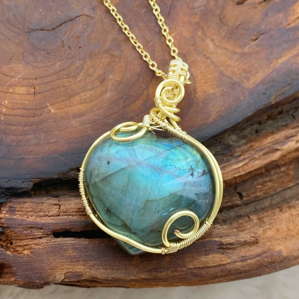 Artisan Labradorite Pendant - Unique Glow