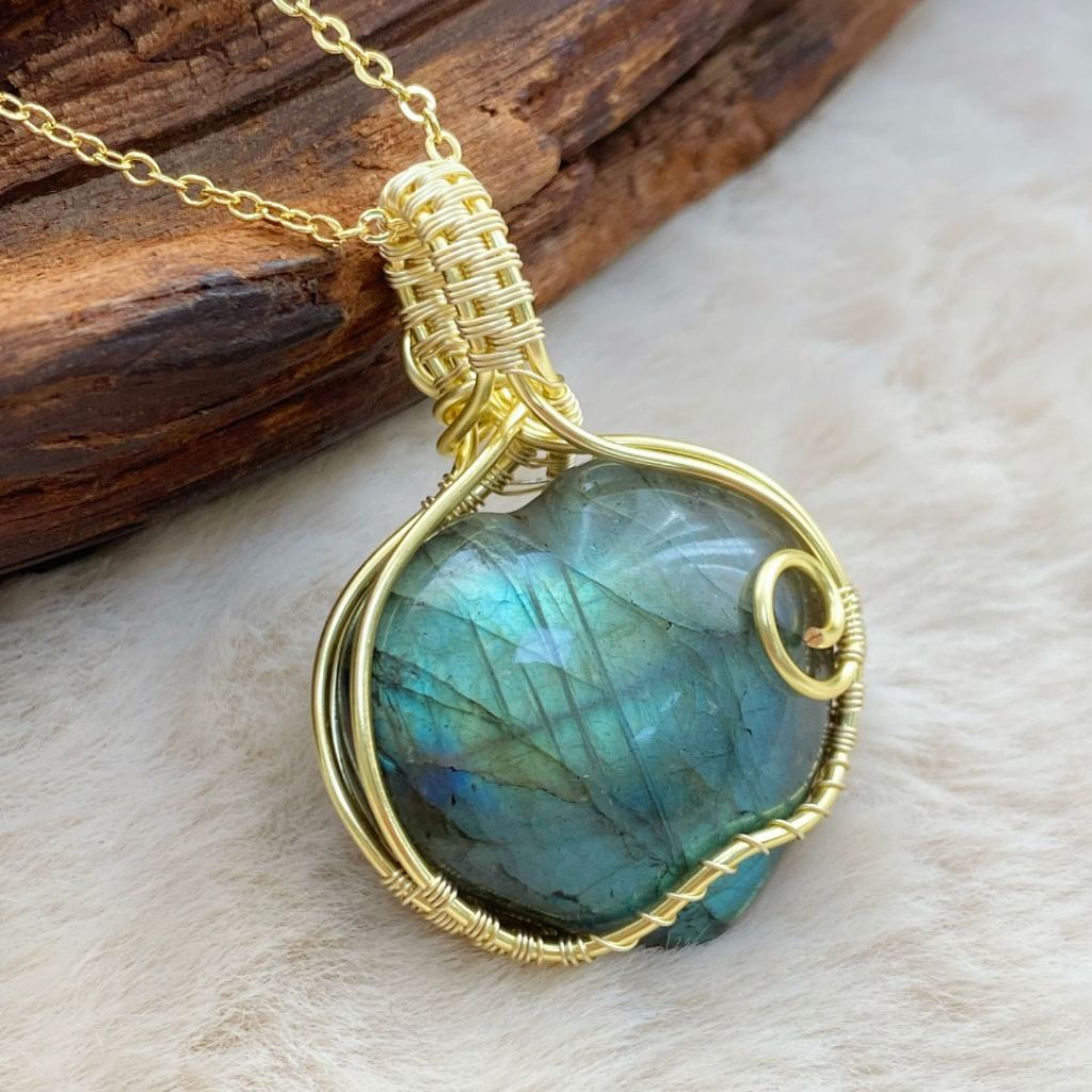 Artisan Labradorite Pendant - Unique Glow